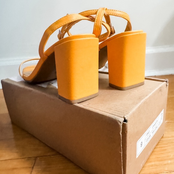 Journee Collection - Yellow Chastity Sandal - Picture 4 of 7